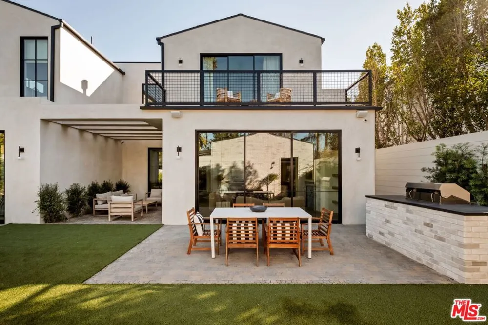 11621 Hesby Street Valley Village, CA 91601