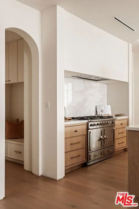 11621 Hesby Street Valley Village, CA 91601