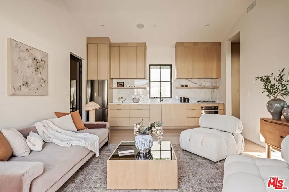 11621 Hesby Street Valley Village, CA 91601
