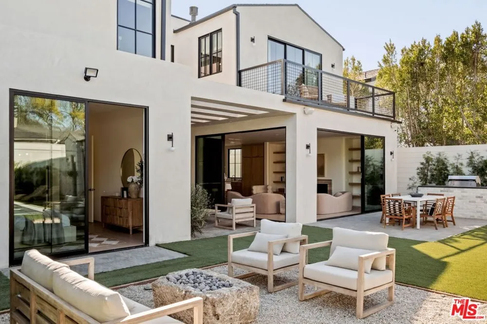 11621 Hesby Street Valley Village, CA 91601