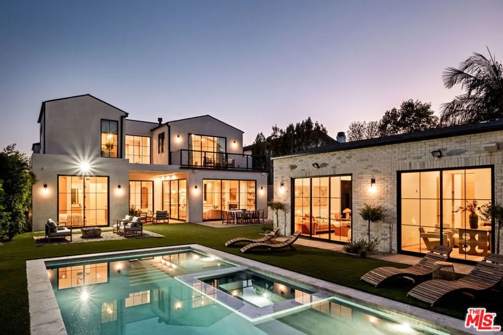 11621 Hesby Street Valley Village, CA 91601