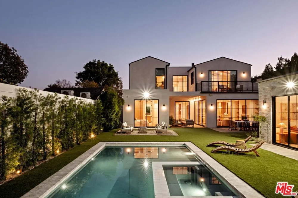 11621 Hesby Street Valley Village, CA 91601