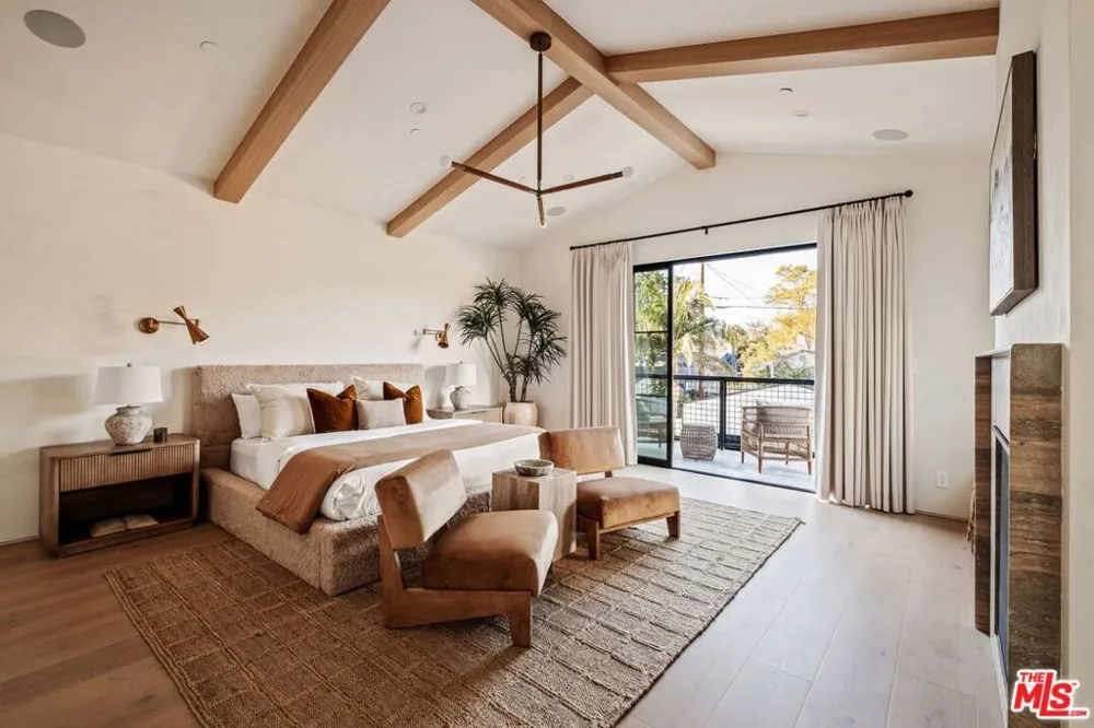 11621 Hesby Street Valley Village, CA 91601