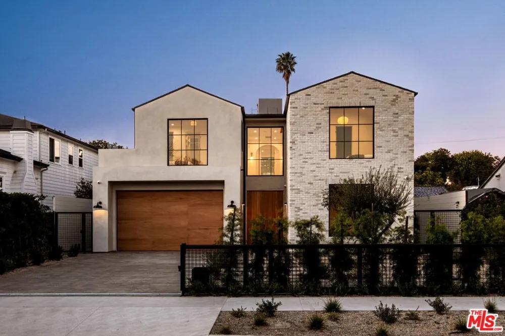 11621 Hesby Street Valley Village, CA 91601