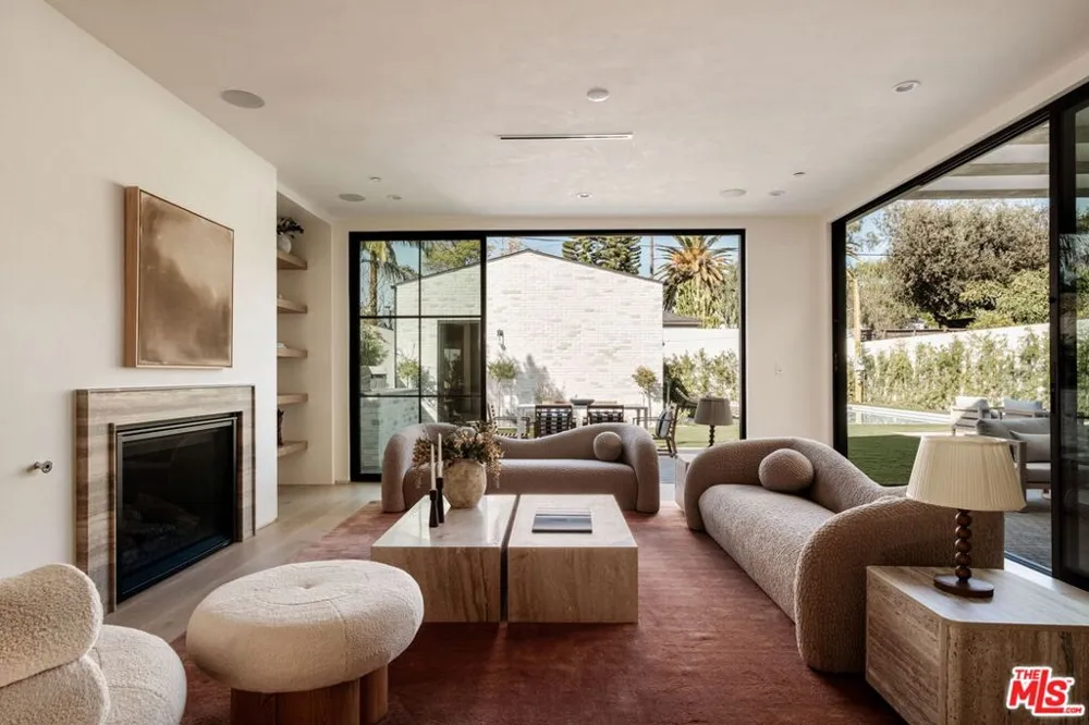 11621 Hesby Street Valley Village, CA 91601