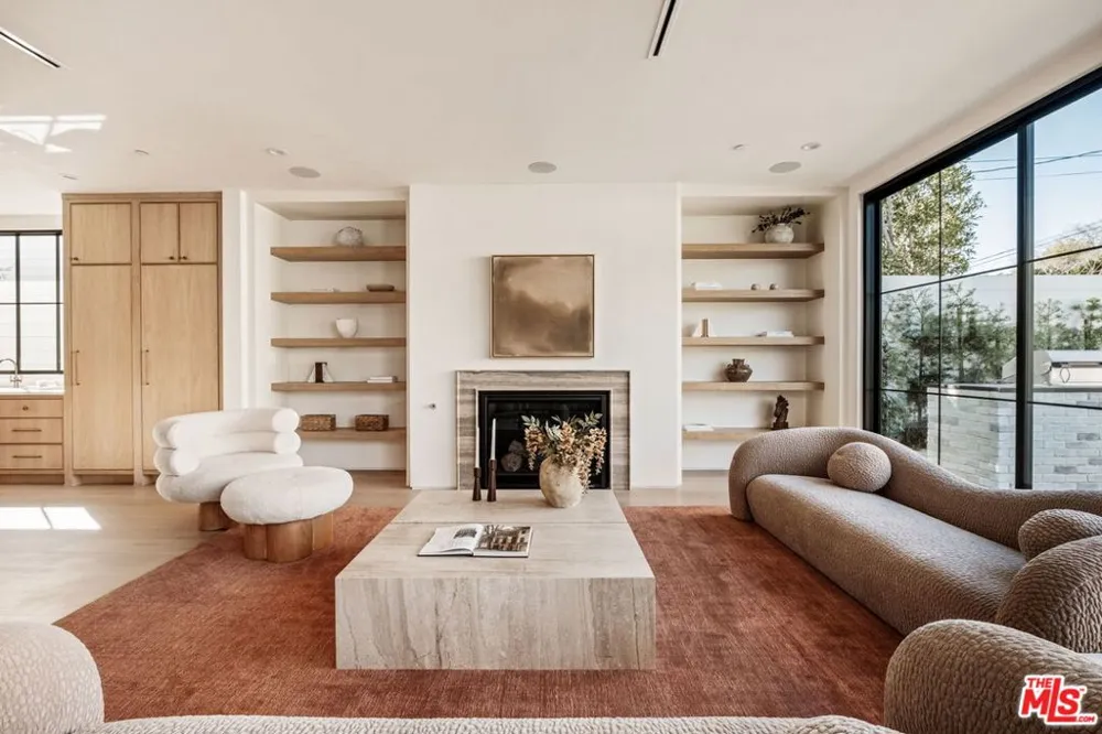 11621 Hesby Street Valley Village, CA 91601