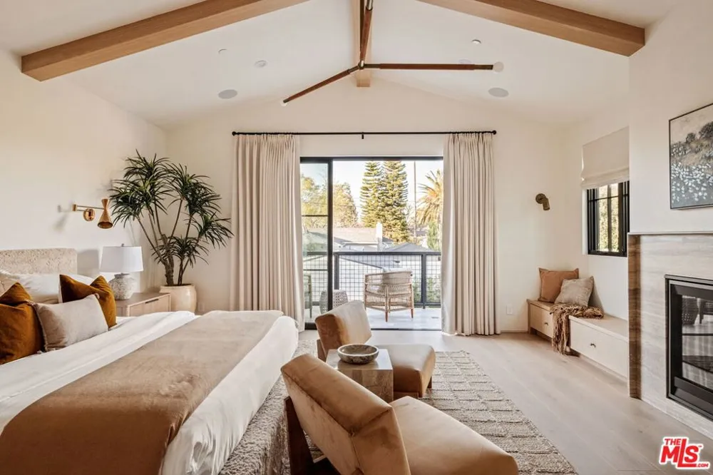 11621 Hesby Street Valley Village, CA 91601