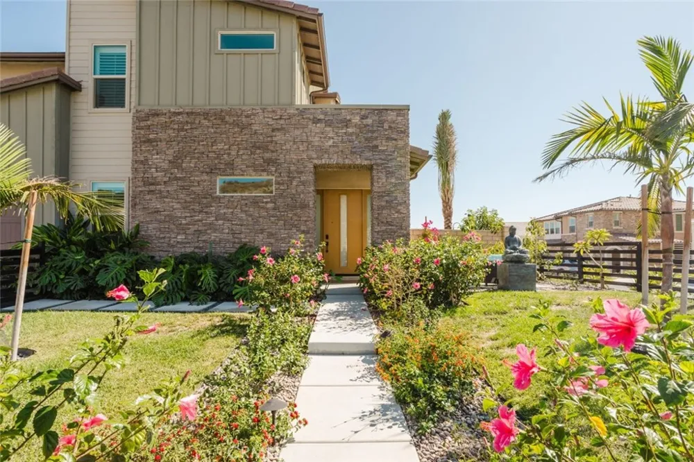 11743 Canoga Avenue Chatsworth, CA 91311