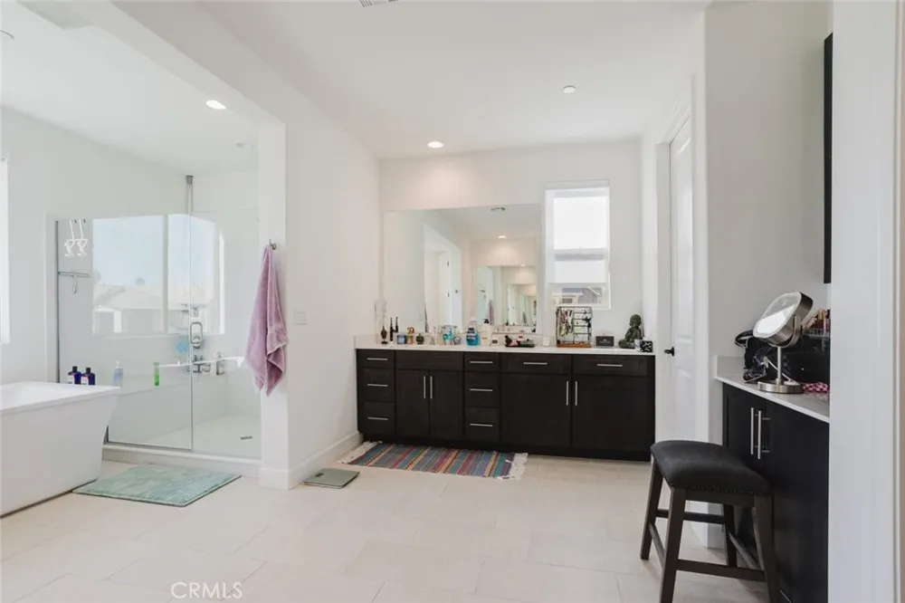 11743 Canoga Avenue Chatsworth, CA 91311