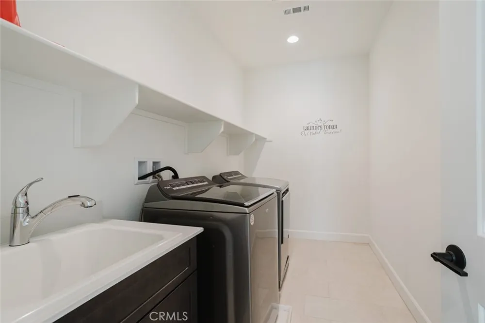 11743 Canoga Avenue Chatsworth, CA 91311