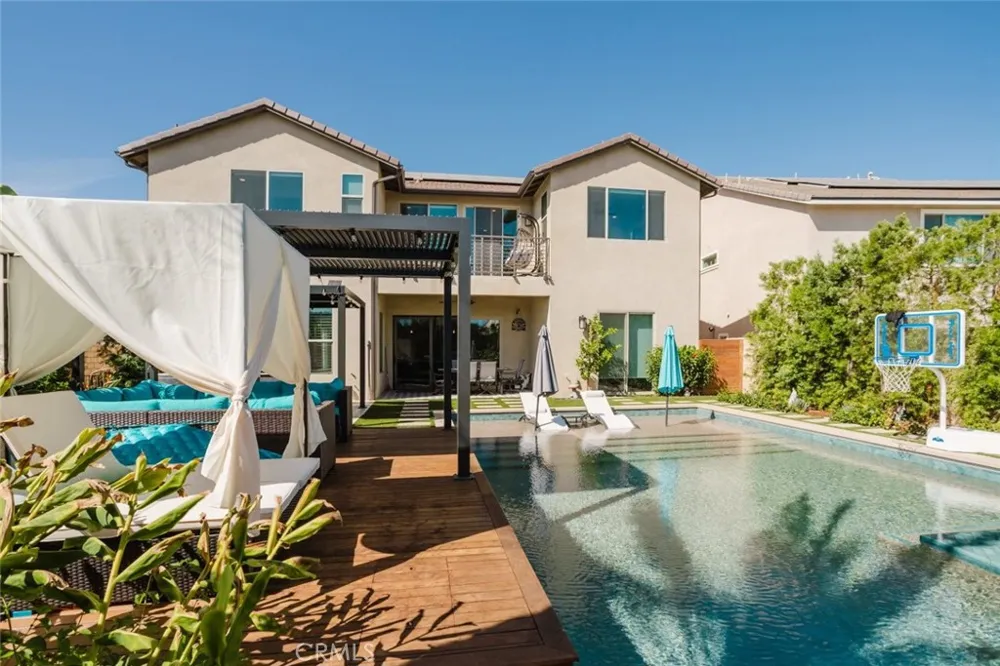 11743 Canoga Avenue Chatsworth, CA 91311