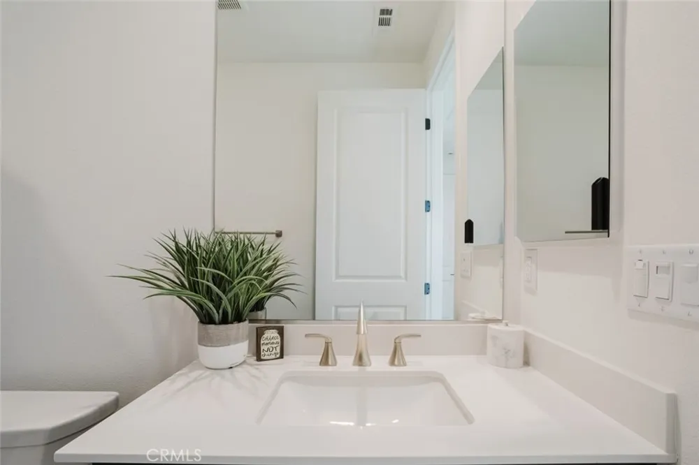 11743 Canoga Avenue Chatsworth, CA 91311