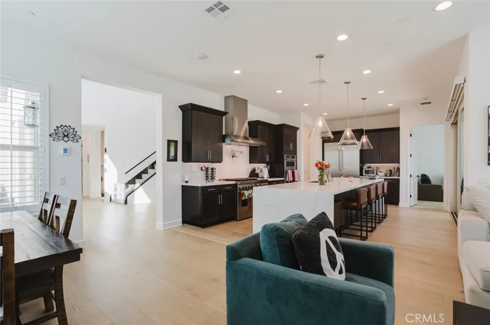 11743 Canoga Avenue Chatsworth, CA 91311