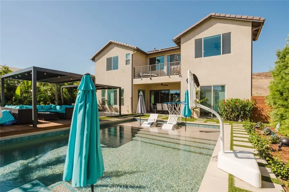 11743 Canoga Avenue Chatsworth, CA 91311