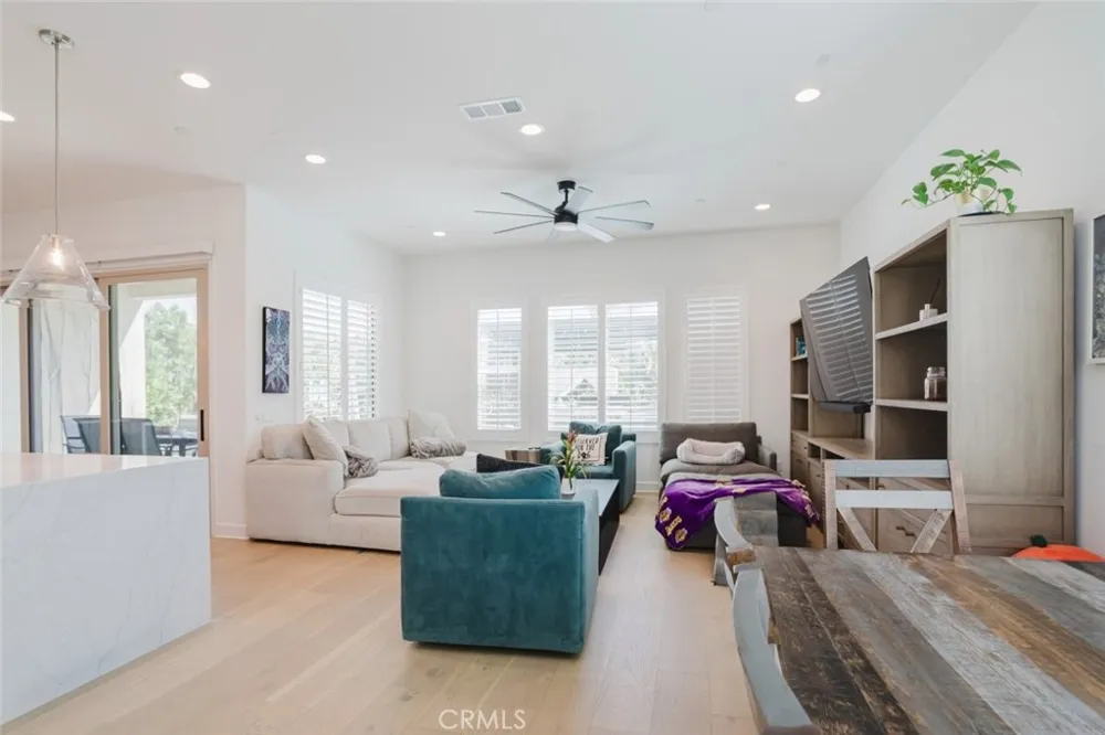 11743 Canoga Avenue Chatsworth, CA 91311