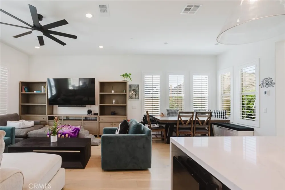 11743 Canoga Avenue Chatsworth, CA 91311