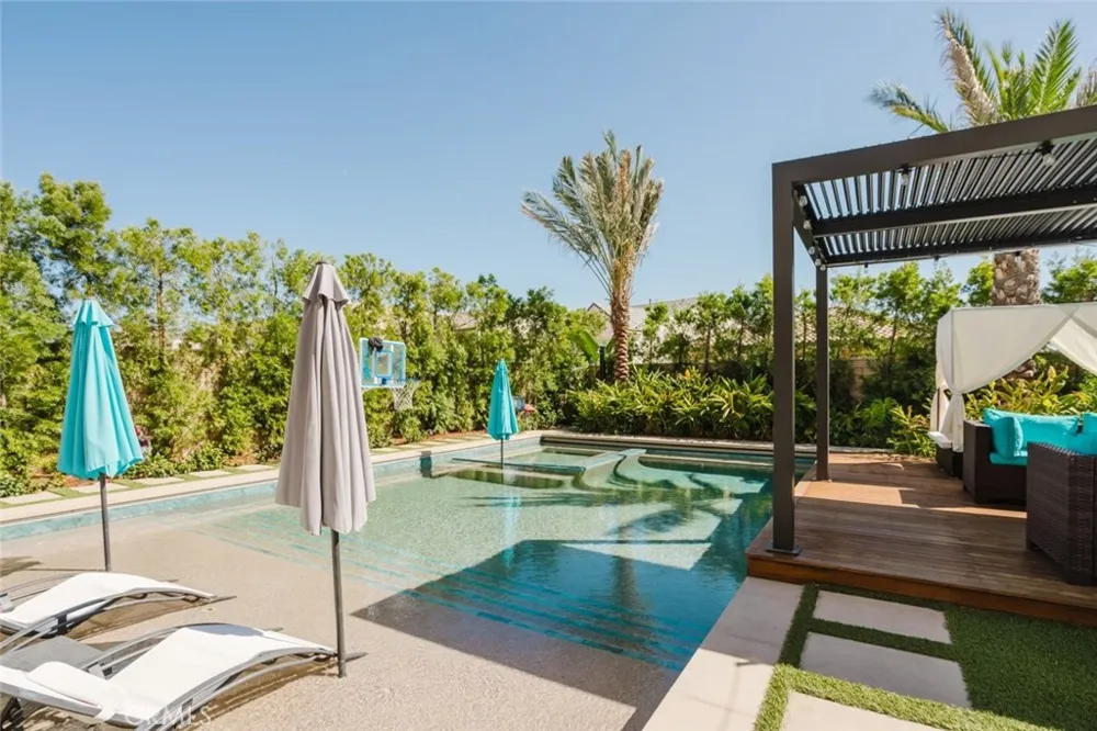 11743 Canoga Avenue Chatsworth, CA 91311