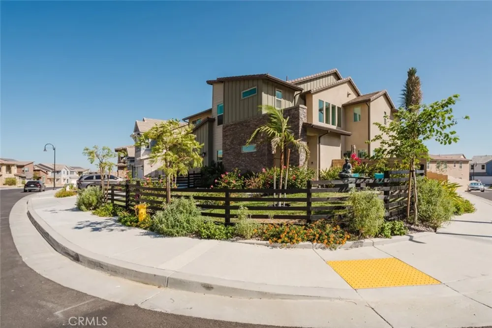 11743 Canoga Avenue Chatsworth, CA 91311