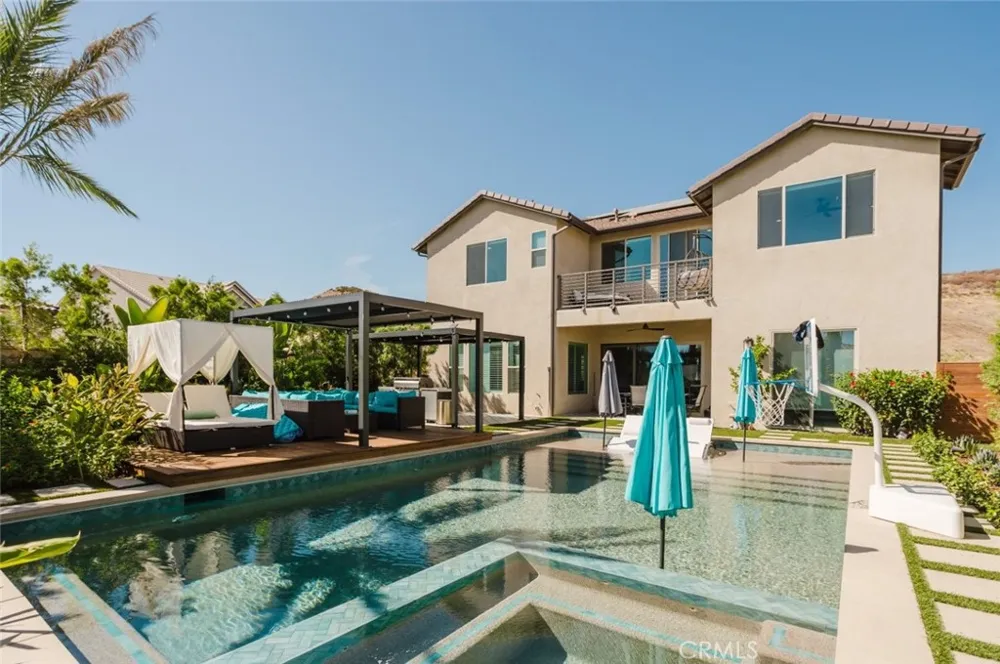 11743 Canoga Avenue Chatsworth, CA 91311
