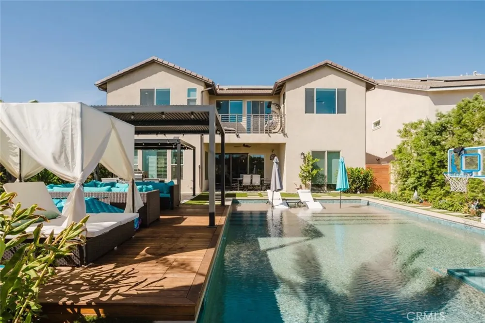 11743 Canoga Avenue Chatsworth, CA 91311