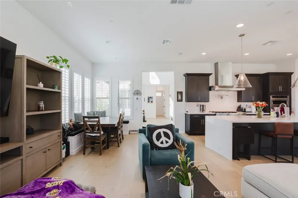 11743 Canoga Avenue Chatsworth, CA 91311