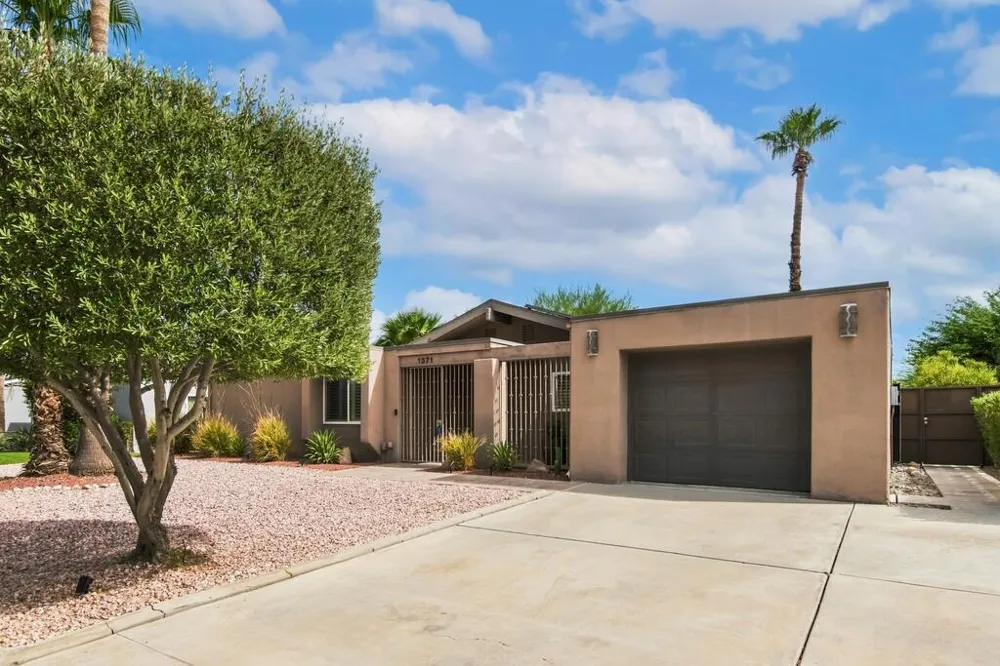 1371 E Francis Drive Palm Springs, CA 92262