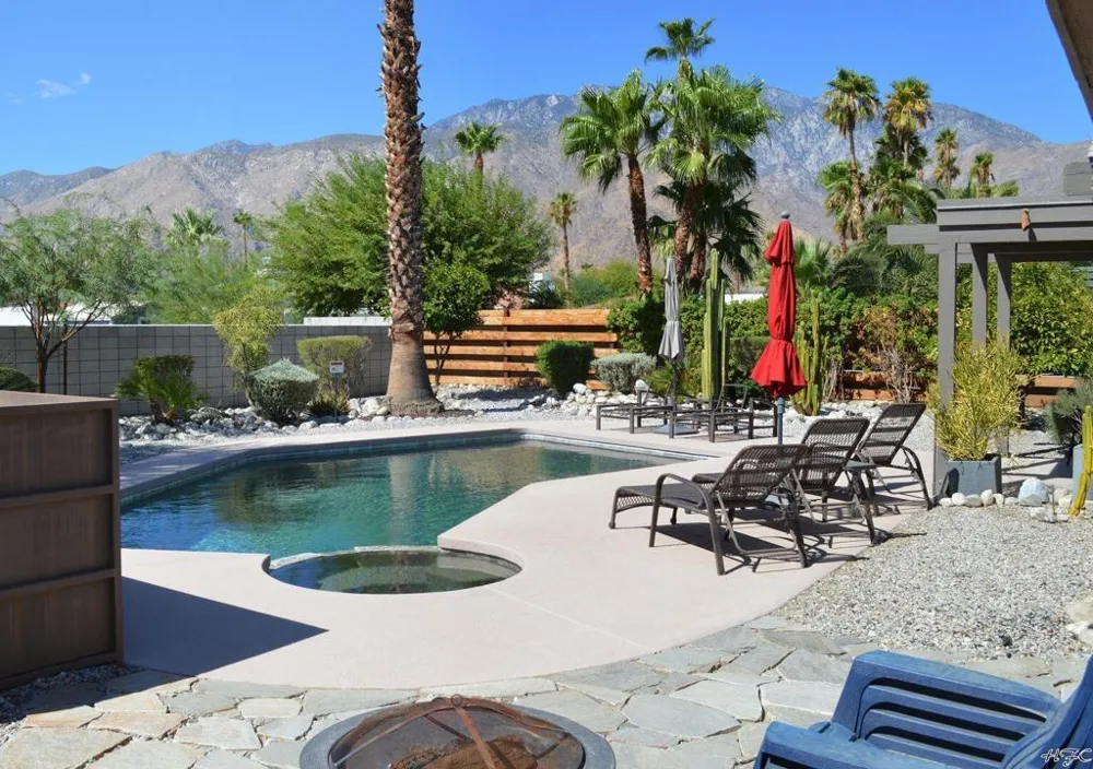 1371 E Francis Drive Palm Springs, CA 92262