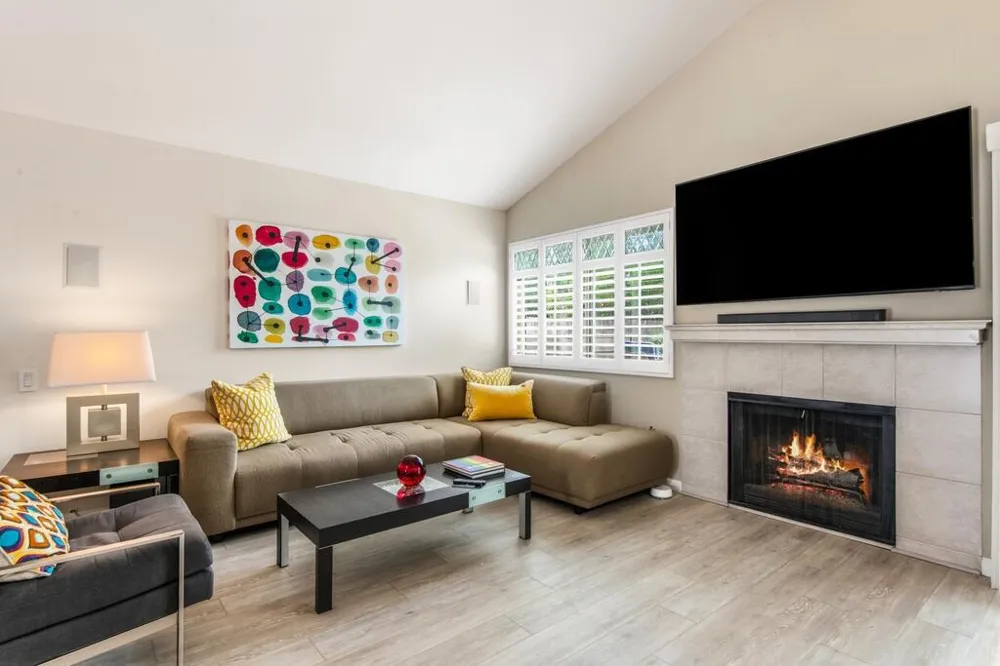 1371 E Francis Drive Palm Springs, CA 92262