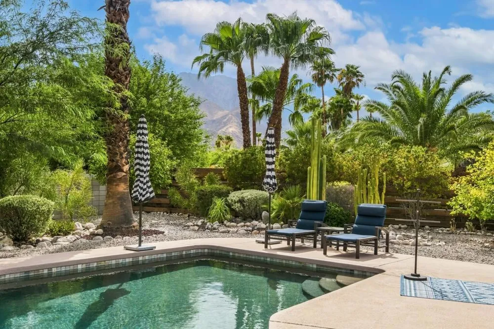 1371 E Francis Drive Palm Springs, CA 92262
