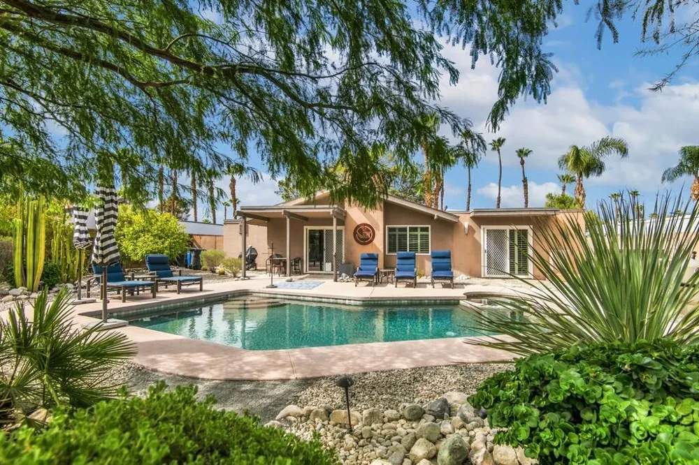 1371 E Francis Drive Palm Springs, CA 92262