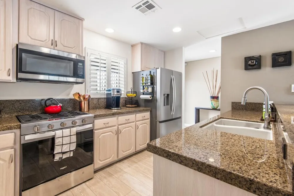 1371 E Francis Drive Palm Springs, CA 92262