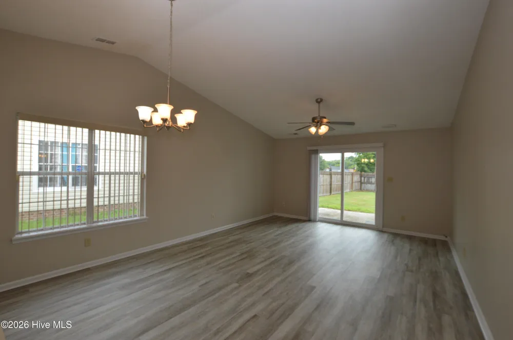 105 Creekview Drive Jacksonville, NC 28540