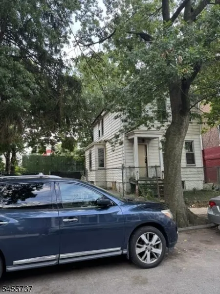 36 Sunset Ave Newark City, NJ 07106