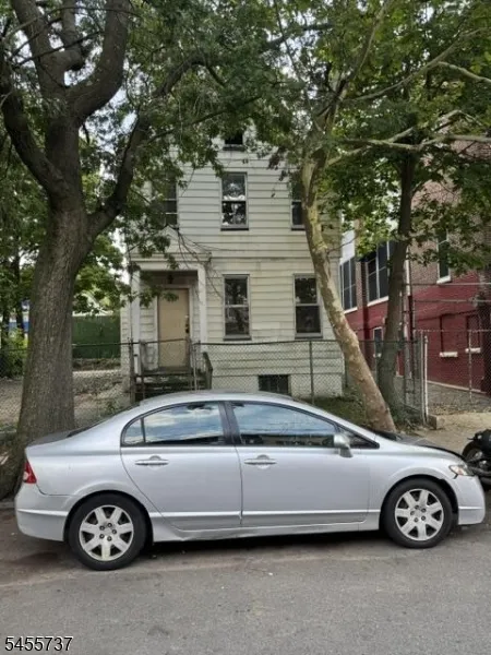 36 Sunset Ave Newark City, NJ 07106