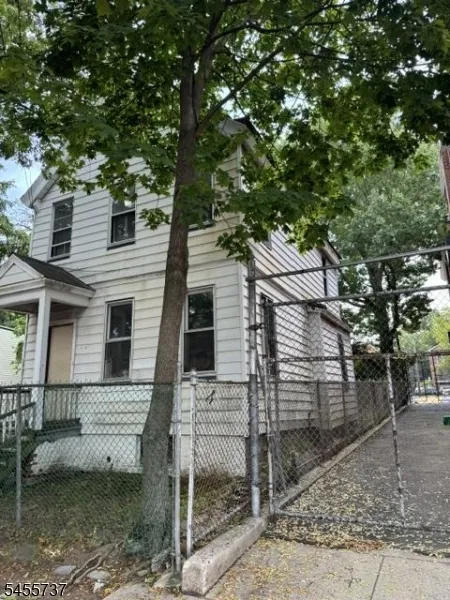 36 Sunset Ave Newark City, NJ 07106