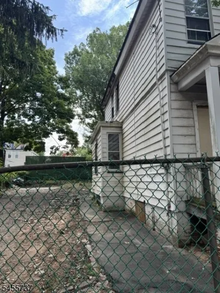 36 Sunset Ave Newark City, NJ 07106
