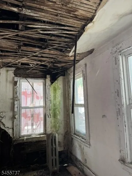 36 Sunset Ave Newark City, NJ 07106