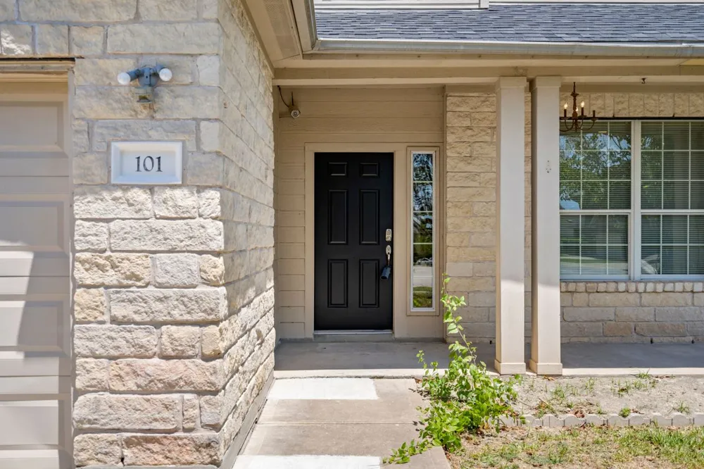 101 Redwood Drive Kyle, TX 78640
