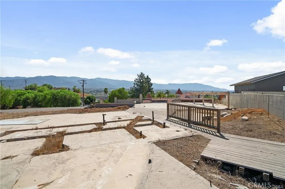 7800 View Corona, CA 92881