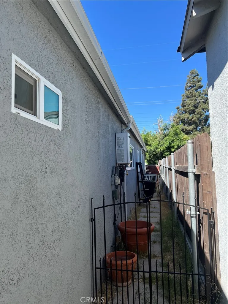1454 Clybourn Avenue Burbank, CA 91505