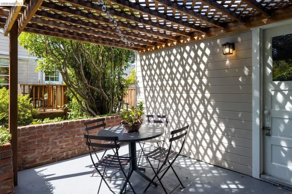 307 Covington St Oakland, CA 94605