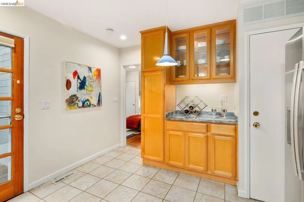 307 Covington St Oakland, CA 94605