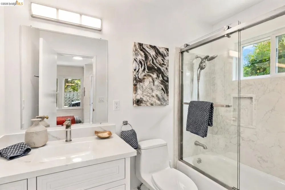 307 Covington St Oakland, CA 94605