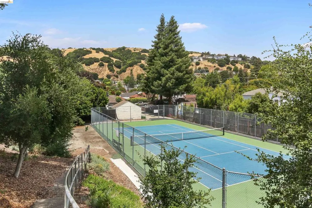 307 Covington St Oakland, CA 94605