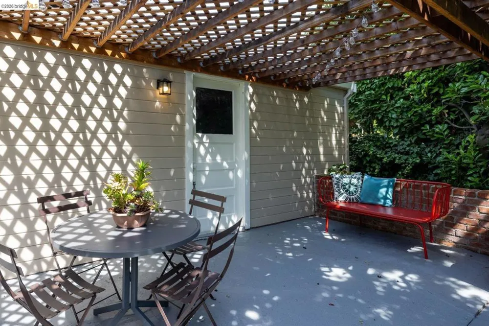 307 Covington St Oakland, CA 94605