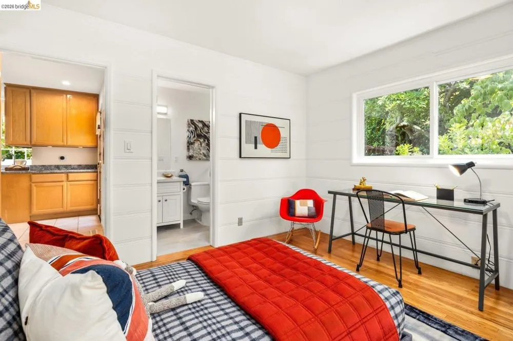 307 Covington St Oakland, CA 94605