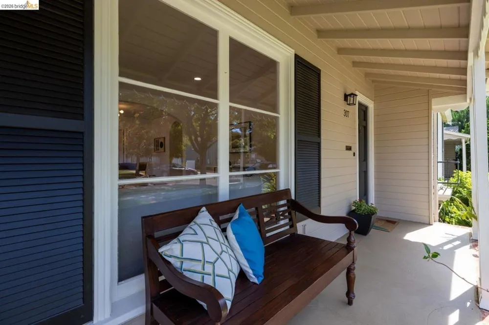 307 Covington St Oakland, CA 94605