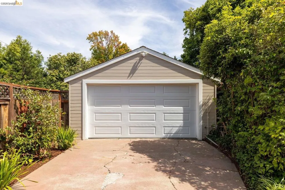 307 Covington St Oakland, CA 94605