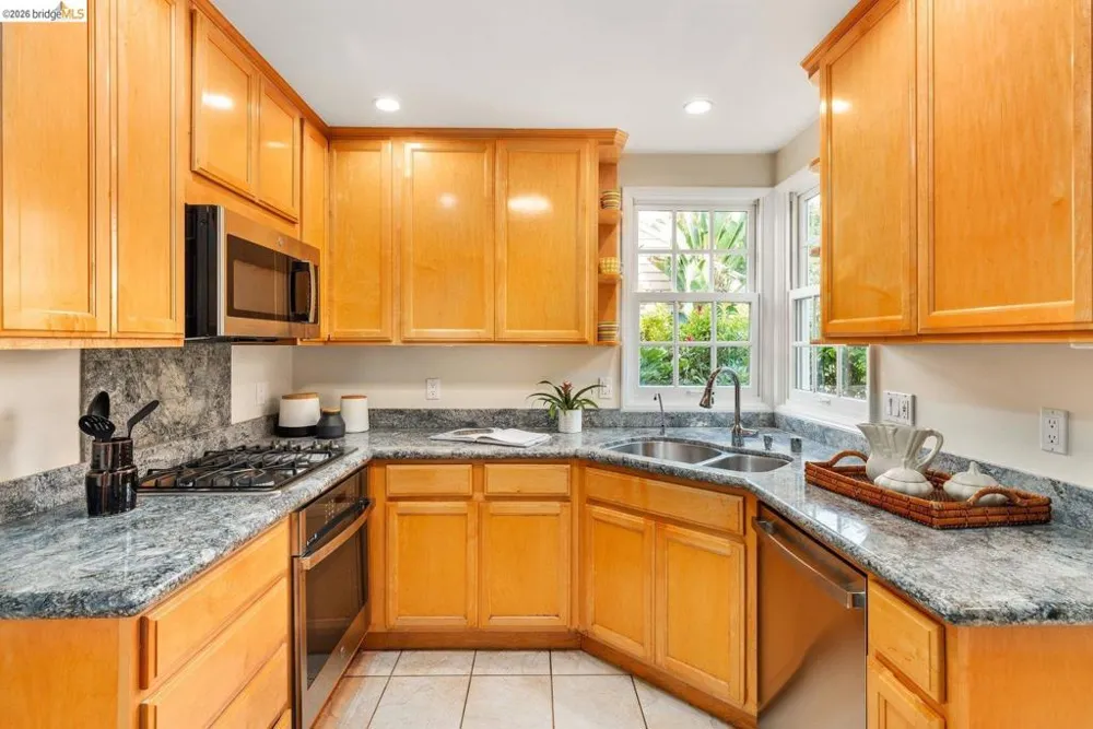 307 Covington St Oakland, CA 94605