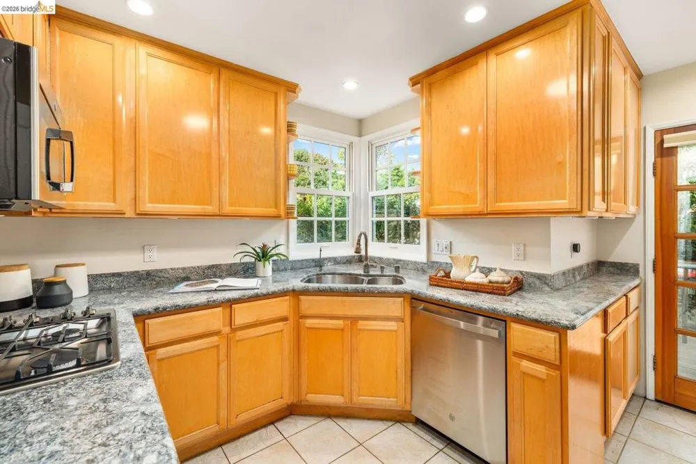 307 Covington St Oakland, CA 94605